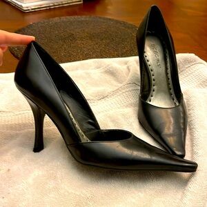 BCBGirls Heels, black! Size 7 / 38 / 3” heel
Make me an offer!